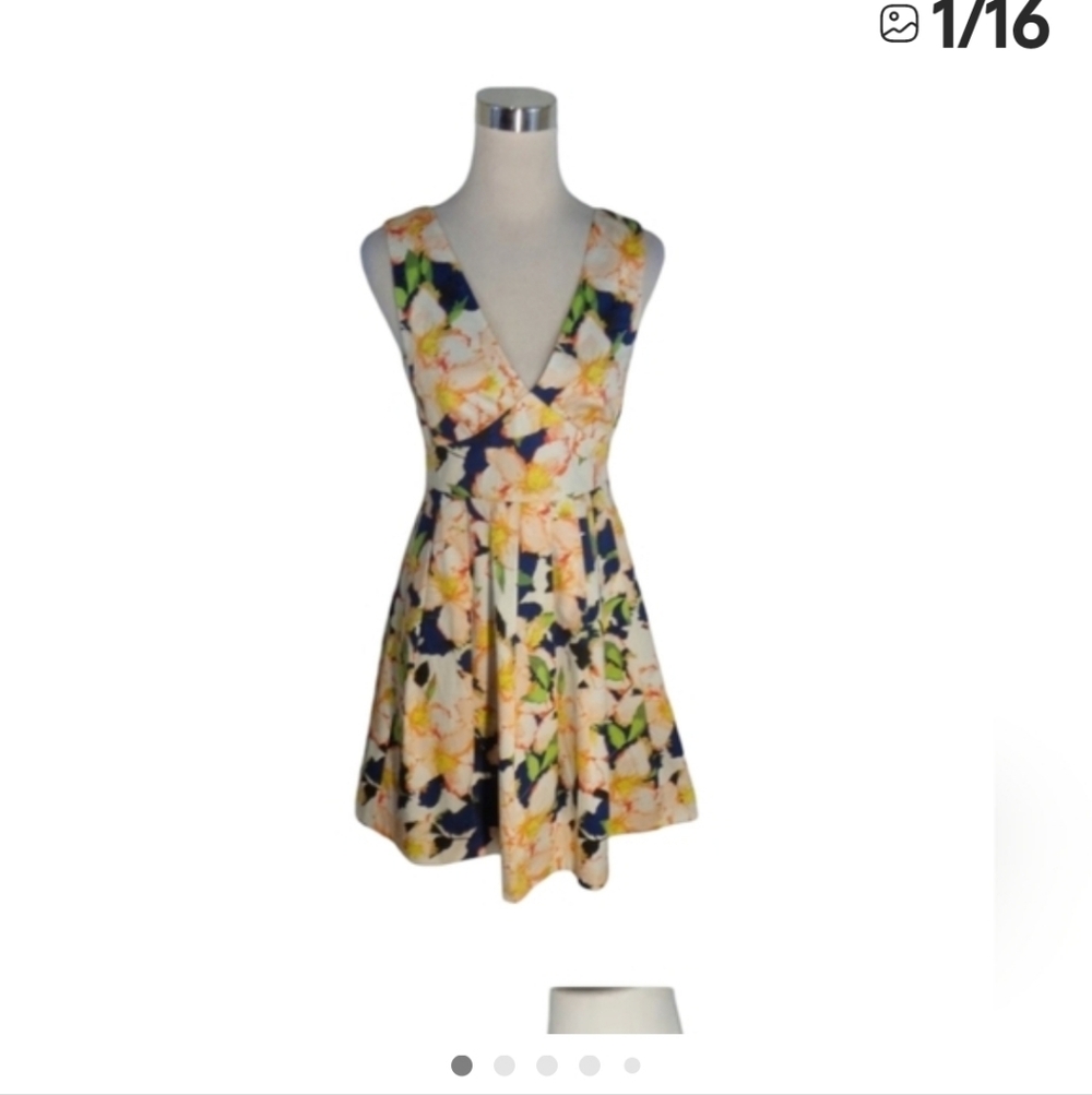 J.crew Cottagecore  fit and flare  floral vneck  dress size 8 - Picture 17 of 17